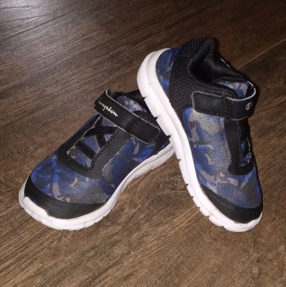 Champion black/blue size 6 boys toddler sneakers. - Picture 2 of 4